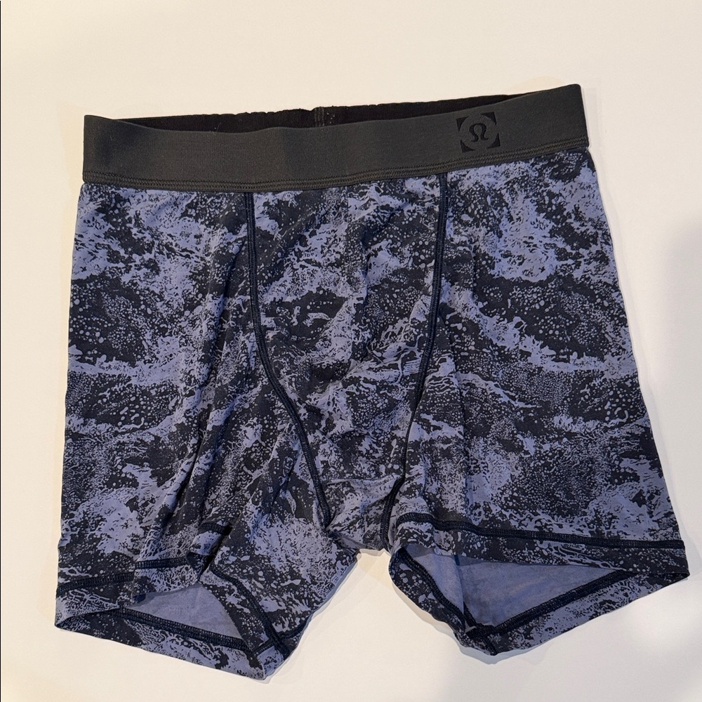 Lululemon All in Motion 5” S